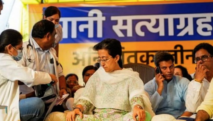 Kadak Baat :  Atishi की बीमारी का दावा कर फंस गई AAP, बीजेपी-कांग्रेस ने खोल दी पोल