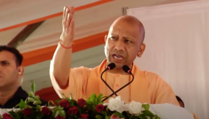 बांग्लादेशी हिंदुओं पर Yogi के इस बयान ने मचाया तांडव, मौलानाओं में हड़कंप