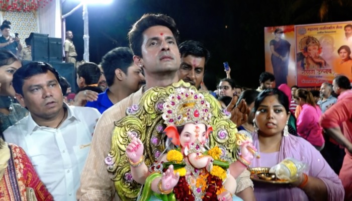 Ravi Dubey ने प्यार और भक्ति के साथ गणपति बप्पा को दी श्रद्धापूर्वक विदाई || Ganpati Visarjan 2024