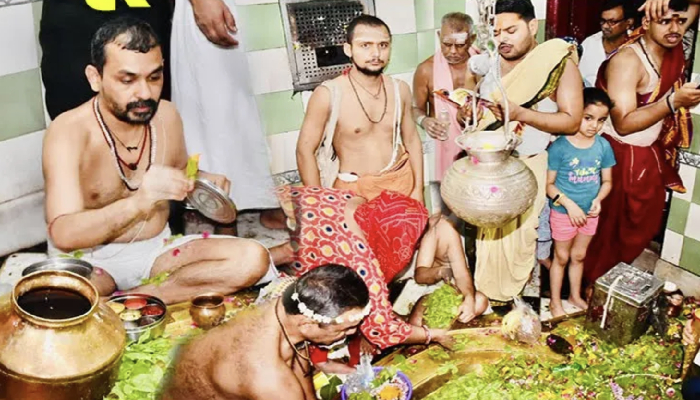 सनातन की आवाज बुलंद करने Kashi पहुंचे Swami Abhishek Brahmachari, हर तरफ गूंजने लगा हर हर महादेव