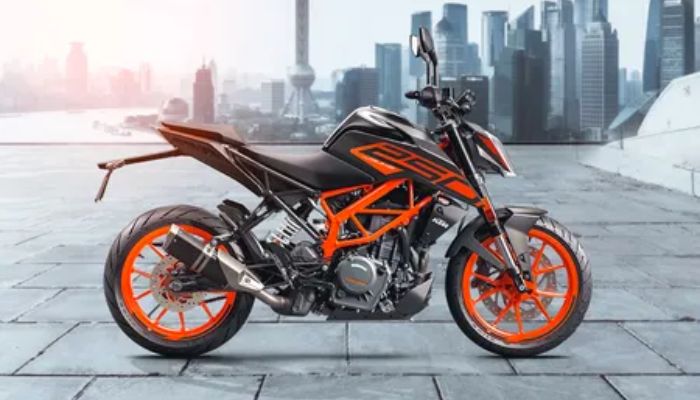 KTM 250 Duke: केटीएम ड्यूक ने अपने शानदार लुक से बनाया युवाओं को दीवाना, धुआँधार स्पीड और बेहतरीन फीचर के साथ है अपडेट