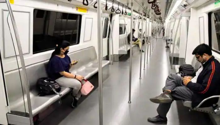 Delhi Metro: रेलवे की वेबसाइट से भी कर सकते है मेट्रो की टिकट बुक, जानें तरीका