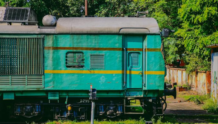 Indian Railway: रेलवे सफर के लिए दें रही है यात्रियों को एकदम मुफ्त में खाना- पानी , जानें क्या है नियम