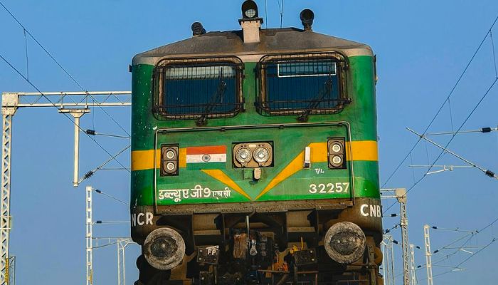 Indian Railway: रेलवे ने यात्रियों को दिया खास तोहफा, 20 रूपये में मिलेगा पेट भर खाना