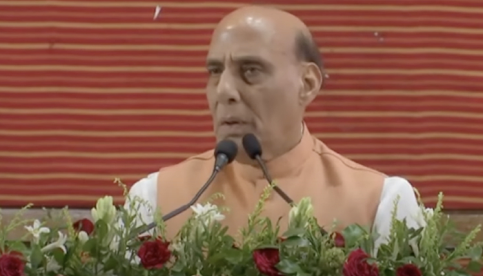 ‘तीनों सेना युद्ध के लिए तैयार रहें’,  रक्षा मंत्री Rajnath Singh के ऐलान से हड़कंप