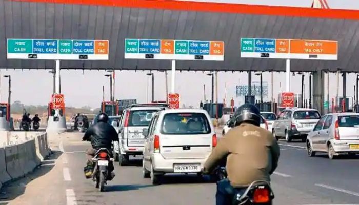 Toll Tax: अमूल दूध के बाद महंगाई की दोहरी मार! हाईवे पर सफर करना हुआ महंगा, टोल टैक्स के बढ़े चार्ज