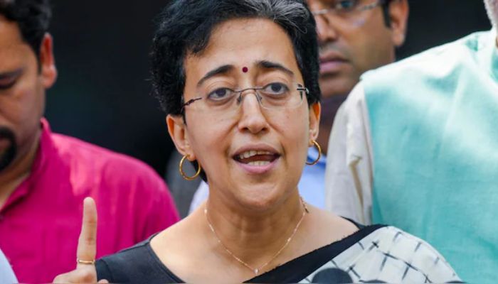 Atishi Marlena: अब कच्ची कालोनी में बिजली लगवाने के लिए नहीं पड़ेगी NOC की जरूरत, आतिशी ने की घोषणा