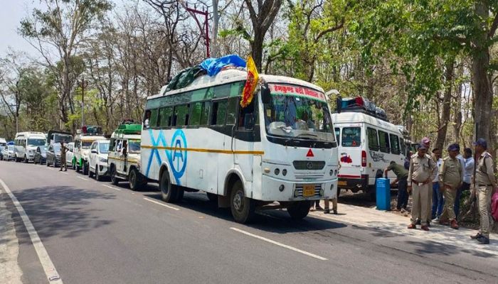 CharDham Yatra: चार धाम यात्रा के दौरान हाईवे पर जाम की वजह से फस गए है आप तो तुरंत इस नंबर पर करें कॉल