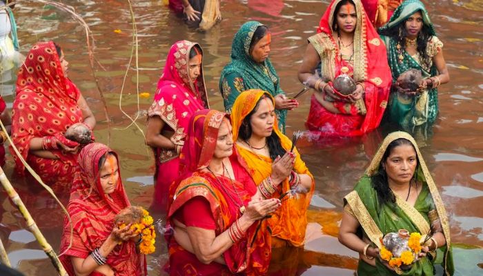 पूर्वांचल लोगों के बीच छठ पर्व की धूम, सुरक्षा-व्यवस्था का रखा गया विशेष ध्यान