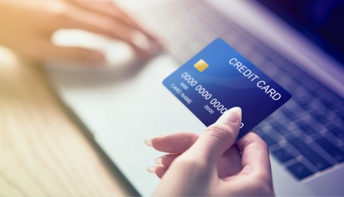 Credit Card से गलती से भी ना करें ये काम, वरना चैन से जीना हो जाएगा मुश्किल!