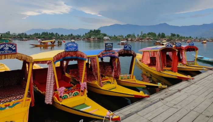 कश्मीर घूमने का है प्लान , तो घर बैठें डल झील में शिकारा राइड की इस एप से चुटकियों में करें बुकिंग