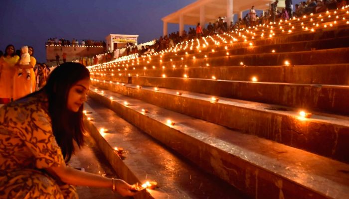 देव दीपावली पर सीएम योगी का नारा 'बंटोगे तो कटोगे' 51 हजार दीपों से लिखा जाएगा