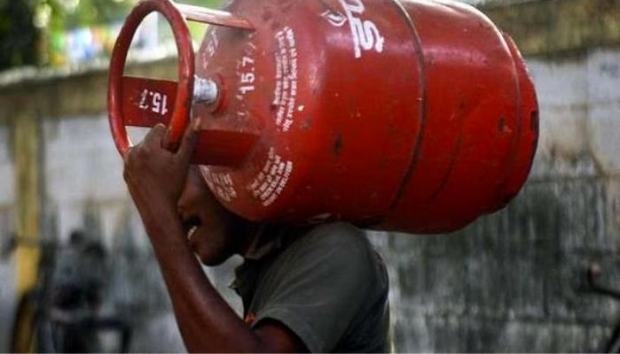 LPG Cylinder price: खुशखबरी! सस्ते हुए गैस सिलिंडर ,LPG के दामों में आई भारी गिरावट