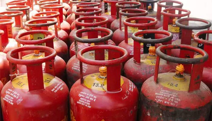 Gas Cylinder: आम जनता को पड़ी महंगाई की मार, गैस सिलिंडर हुआ महंगा