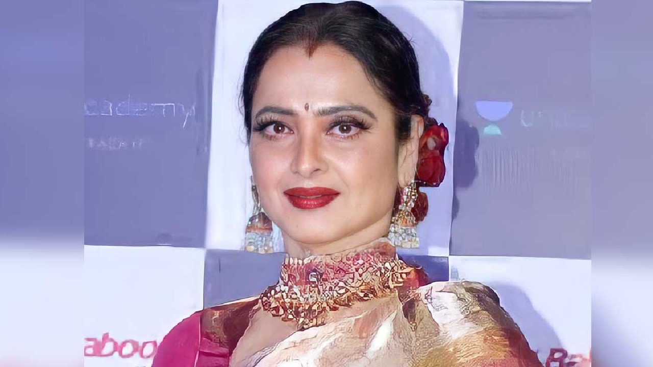 Rekha ने क्यों कहा मैं वासना से भरी हुई हूं, Bollywood में मच गया हंगामा !