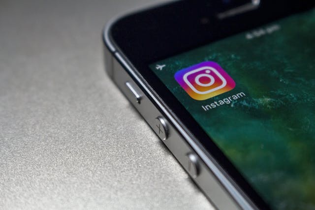 Instagram Tips: गलती से हो गई इंस्टाग्राम पोस्ट डिलीट, जानें रिस्टोर करने का तरीका ....