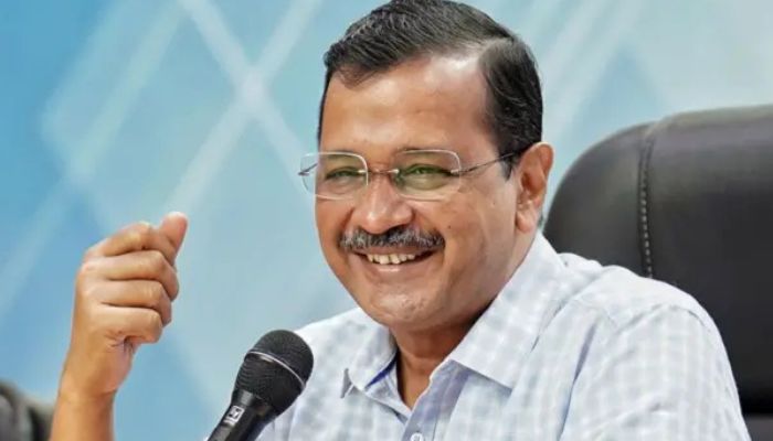 अरविंद केजरीवाल की घोषणाओं से ऑटो वाले प्रभावित, भाजपा छोड़ आम आदमी पार्टी में हुए शामिल