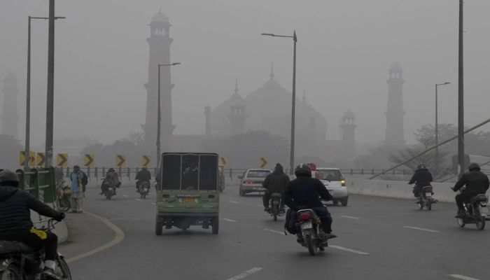 लाहौर बना दुनिया का सबसे प्रदूषित शहर, AQI 1900 के पार | 15,000 लोग अस्पतालों में भर्ती