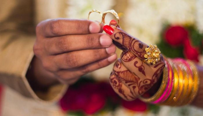 Money For The Marriage: शादी करने पर मिलते है 10 लाख तक रुपये, जानें कौन कर सकता है आवेदन