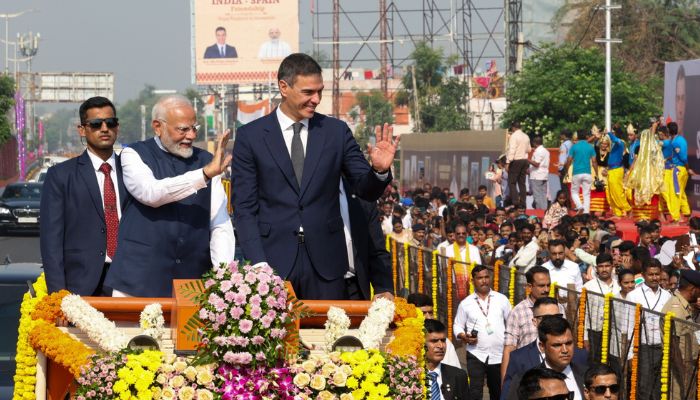 प्रधानमंत्री नरेंद्र मोदी और स्पेन के राष्ट्रपति ने वडोदरा में किया रोड शो