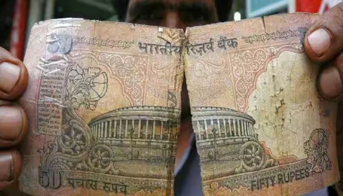 Note Exchange Rules: कटे फटे नोटों को तुरंत करवाएं बैंक में एक्सचेंज, RBI ने जारी किए निर्देश