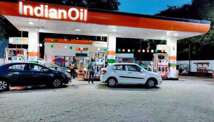 Petrol Pump Complaint: पेट्रोल डालते वक्त पेट्रोल पंप का कर्मचारी करता है गड़बड़ी, तो ऐसे में हो सकता है पेट्रोल पंप सील