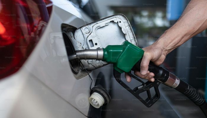 Petrol Diesel Rate: सरकार ने देशवासियों को दिया तगड़ा तोहफा, कई राज्यों में पेट्रोल-डीज़ल के रेट के दामों में हुई घटोतरी