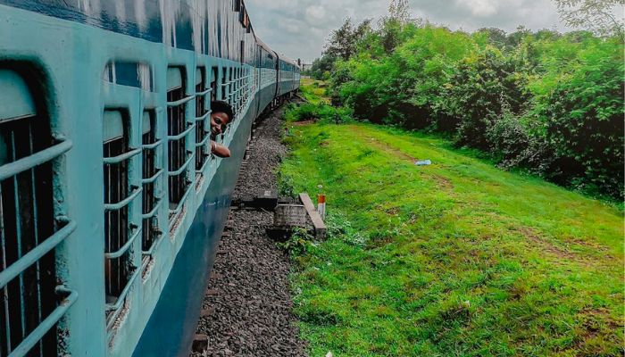 Indian Railway: अगर स्टेशन पर भूलकर भी की ये गलती तो जाएंगे सीधा जेल....