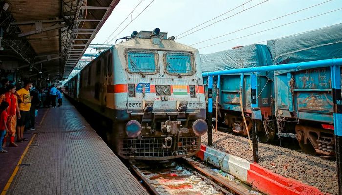 Indian Railway: अगर टिकट बुक करते वक्त हो गई नाम या उम्र में गलती ,तो झट से करें ये काम