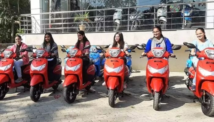 Free Scooty Yojana: सरकार दें रही है इस योजना के तहत लड़कियों को फ्री स्कूटी, इन छात्रों को नहीं मिलेगा लाभ