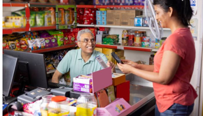 Consumer Helpline Number: अब दुकानदारों की खैर नहीं, एमआरपी से ज्यादा लिए पैसे तो यहां करें शिकायत दर्ज