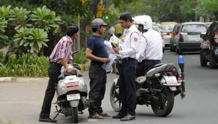 अगर कार में बजाया गाना,तो कट सकता है आपका इतने हजार का चालान