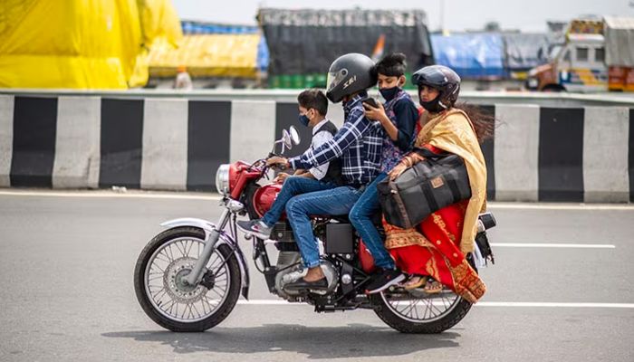 Two Wheelers: भारत में दिवाली पर दोपहिया वाहनों की हो रही है जमकर बिक्री, खरीदनें के लिए लोगों के बीच लगी होड़