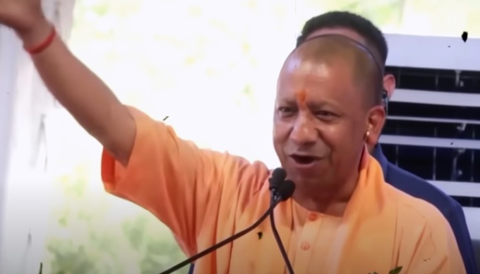 Yogi के दो बयानों से पाकिस्तान में खौफ, Modi भी रह जाएंगे हैरान!